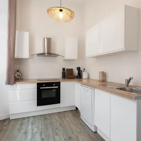 Διαμέρισμα Bright Spacious Well-equipped *