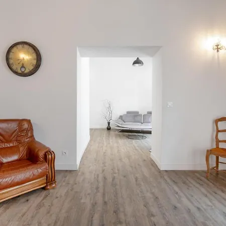 Διαμέρισμα Bright Spacious Well-equipped