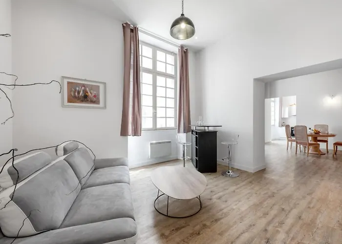 Bright Spacious Well-equipped *